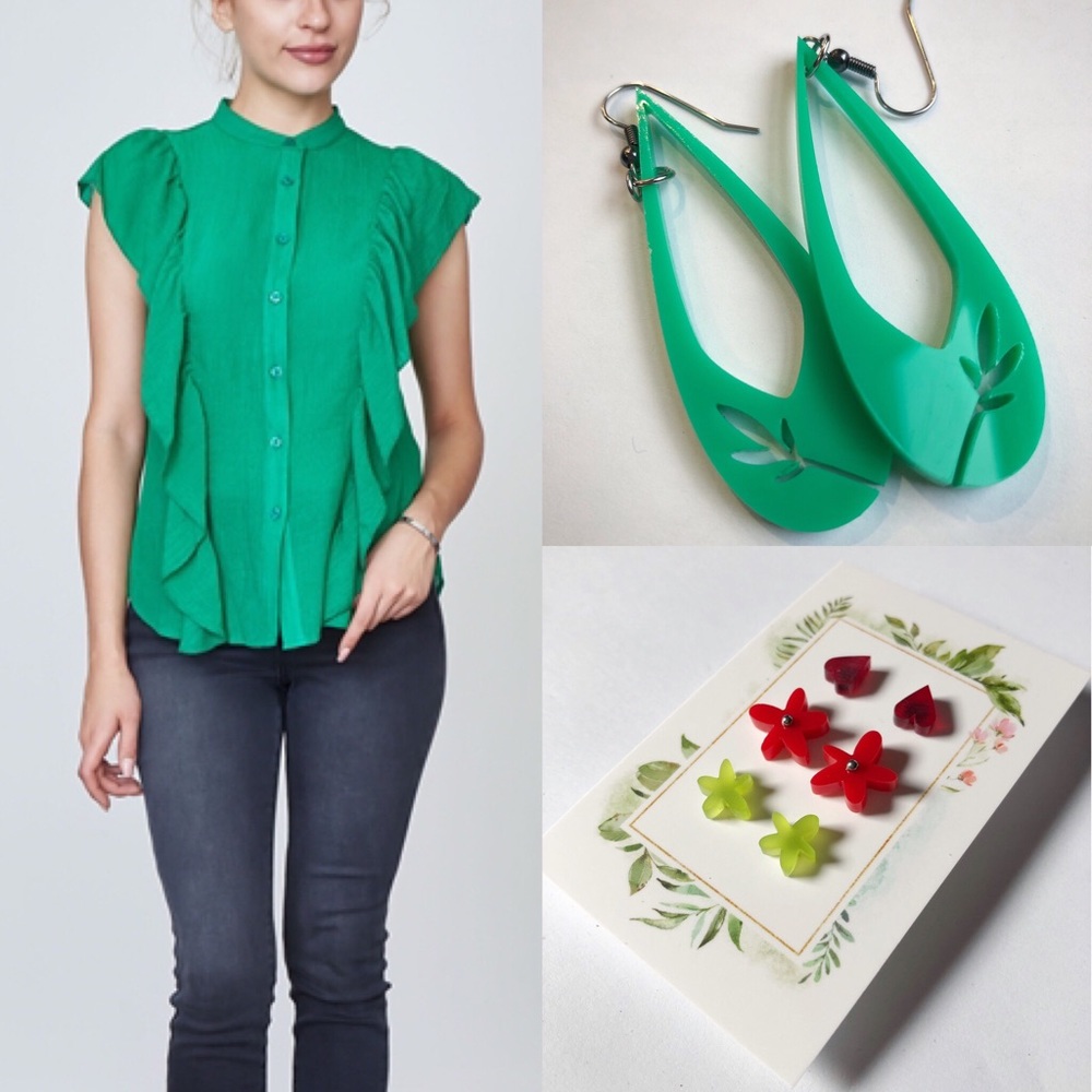 NWT // Kelly Green Ruffle Flutter button Up Blouse - Picture 2 of 7